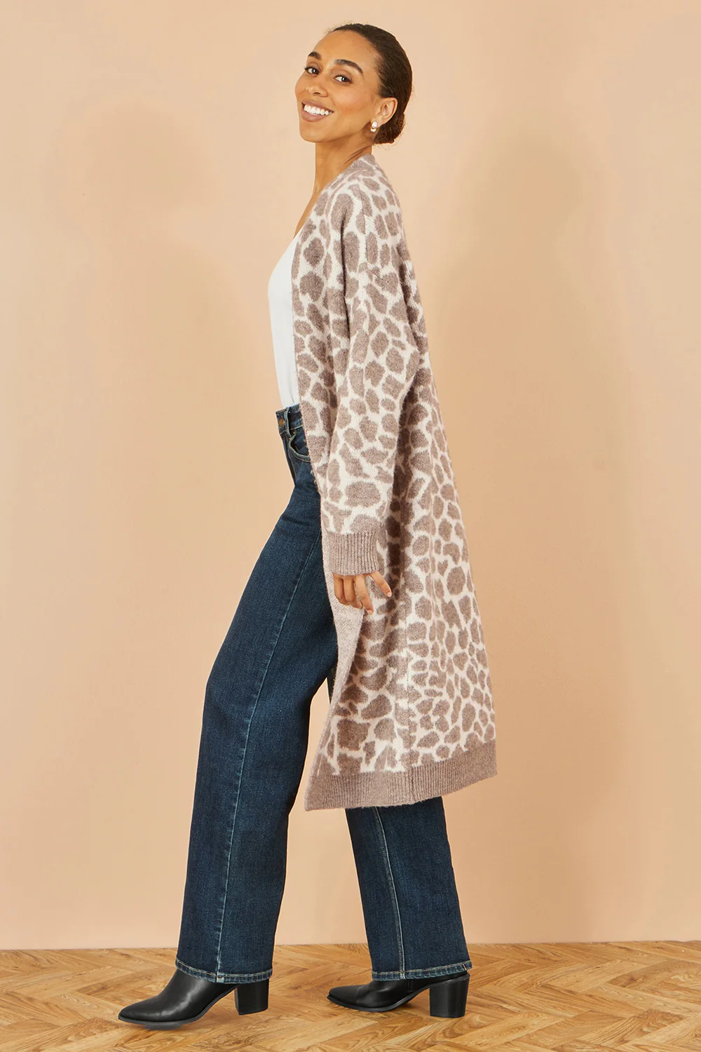 Yumi Beige Animal Intarsia Long Cardigan - Image 3