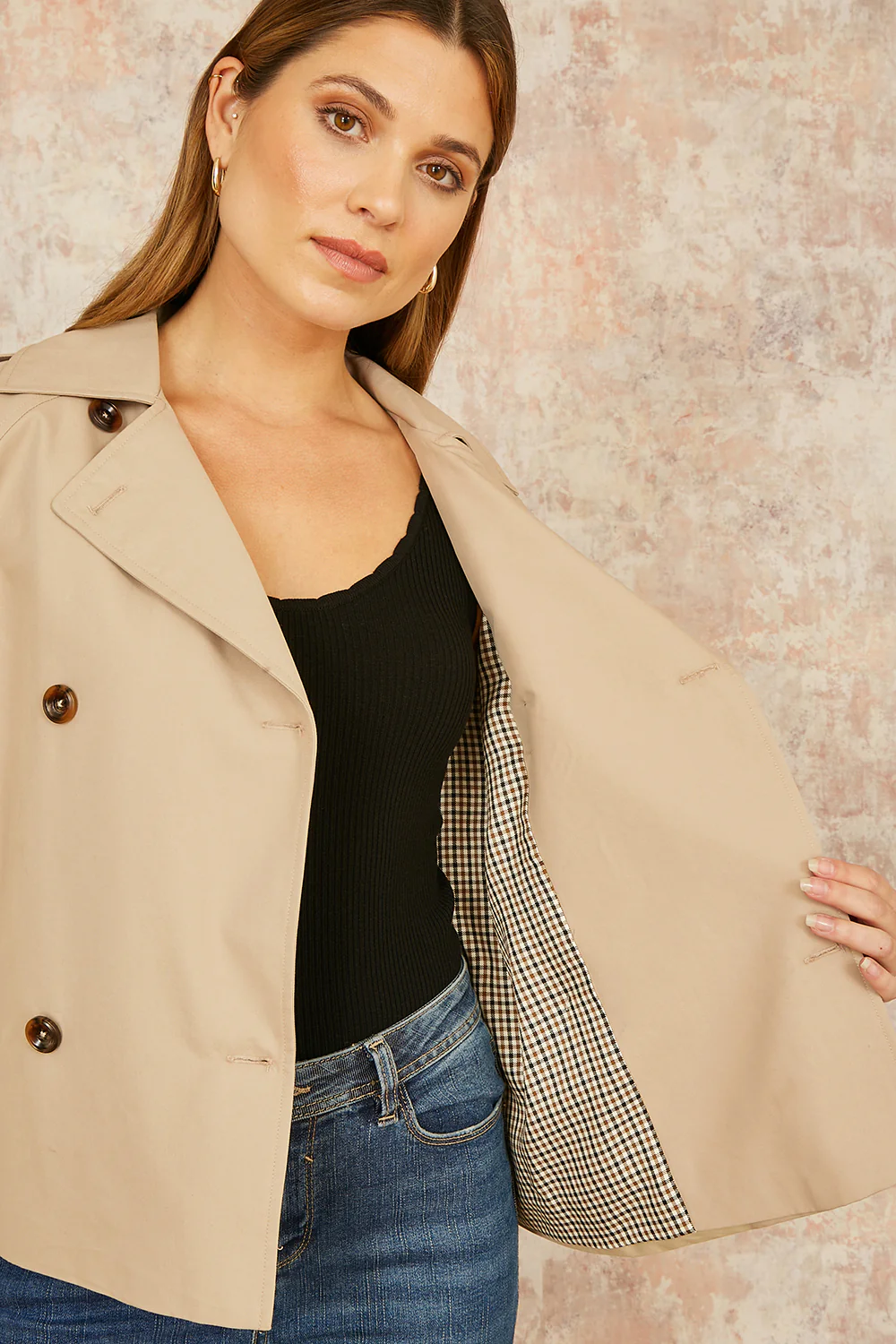 Yumi Beige Cropped Trench Jacket With Pockets and Check Lining - Image 5
