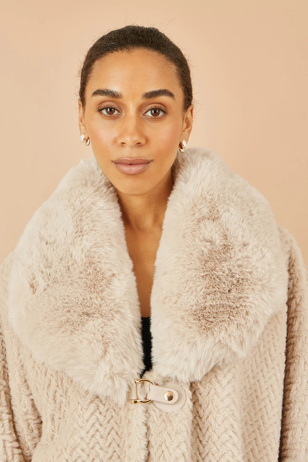 Yumi Beige Textured Fur Lined Cape - Image 2