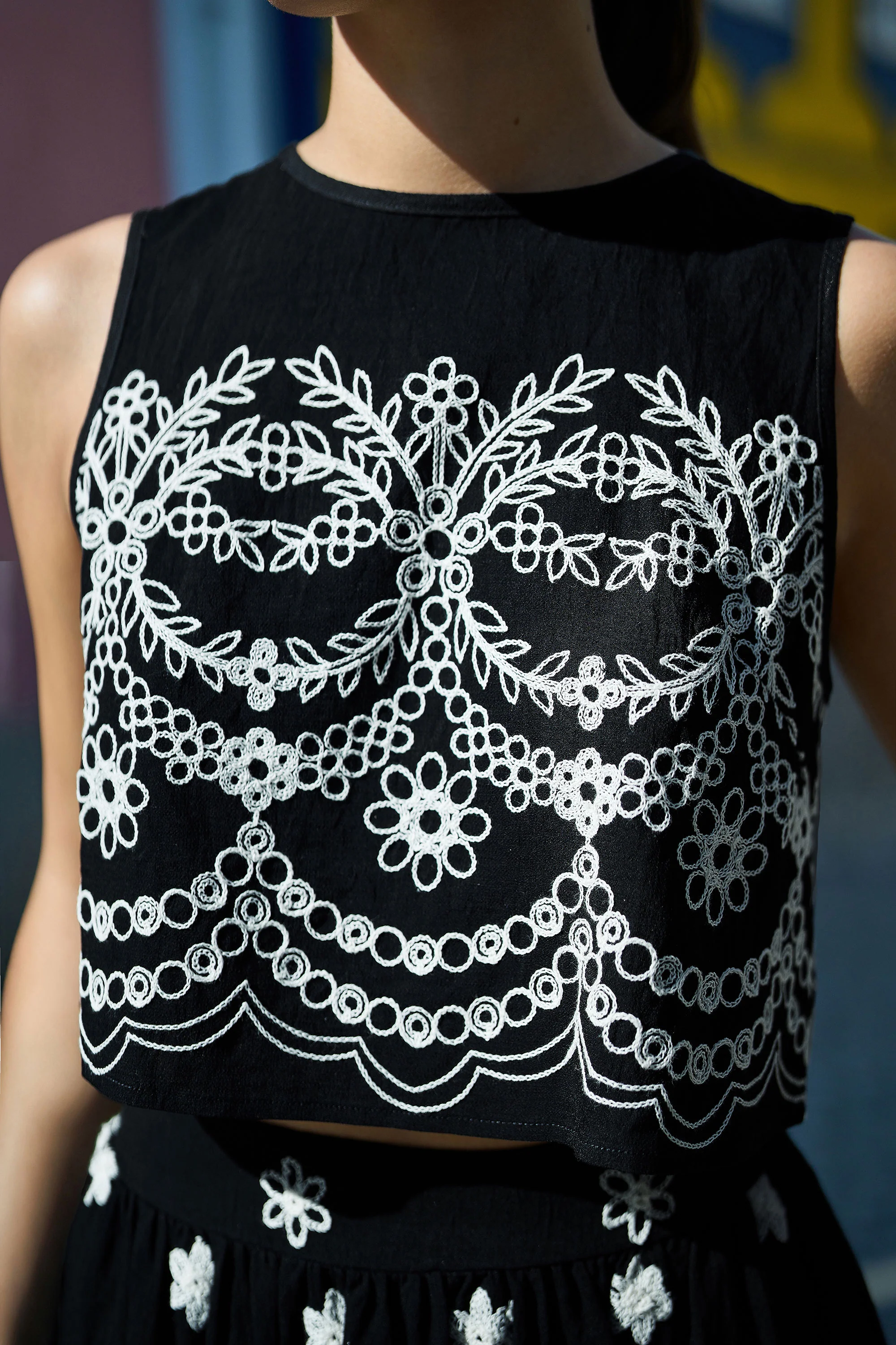 Yumi Black Embroidered Crop Top - Image 4