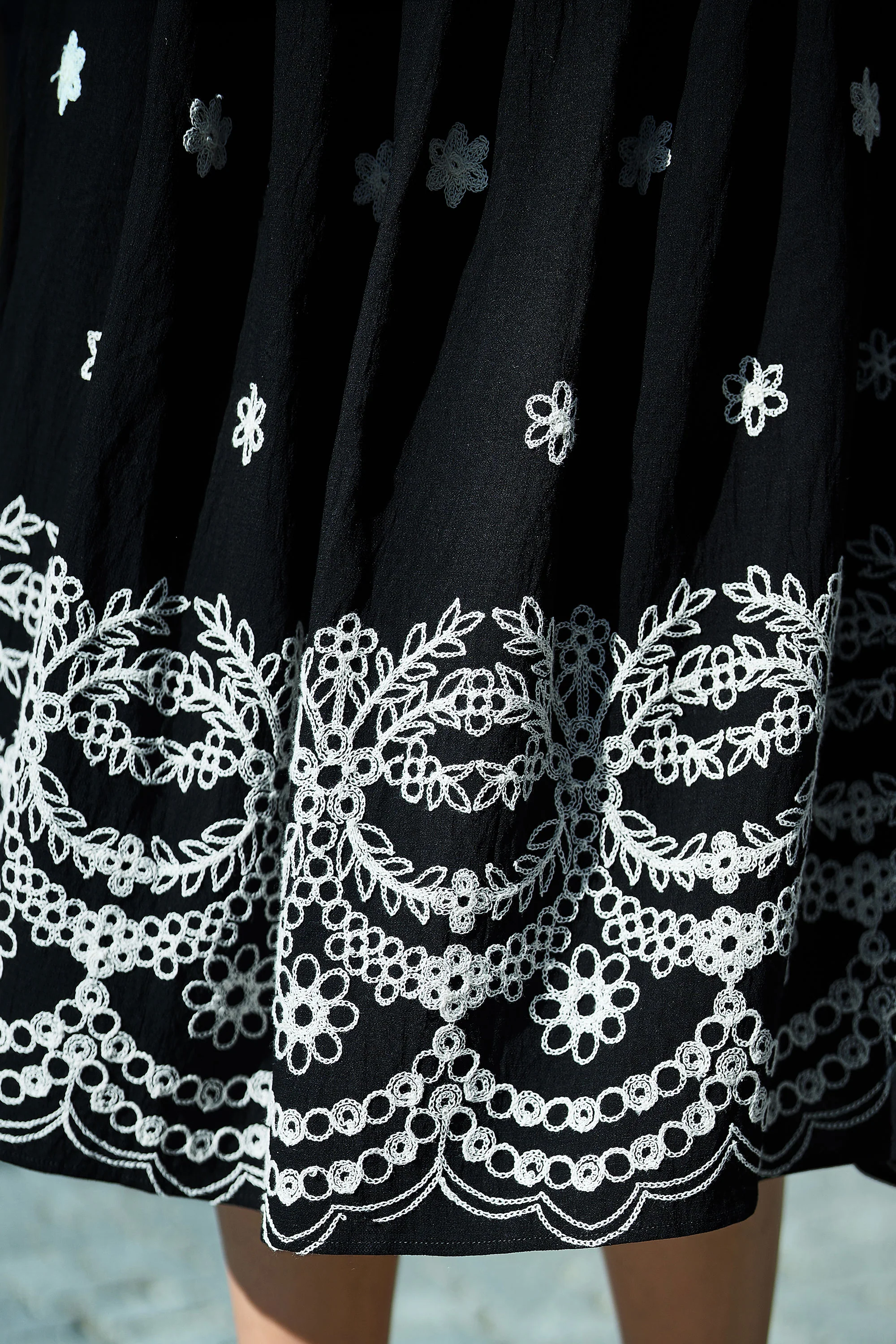 Yumi Black Embroidered Midi Skirt - Image 4
