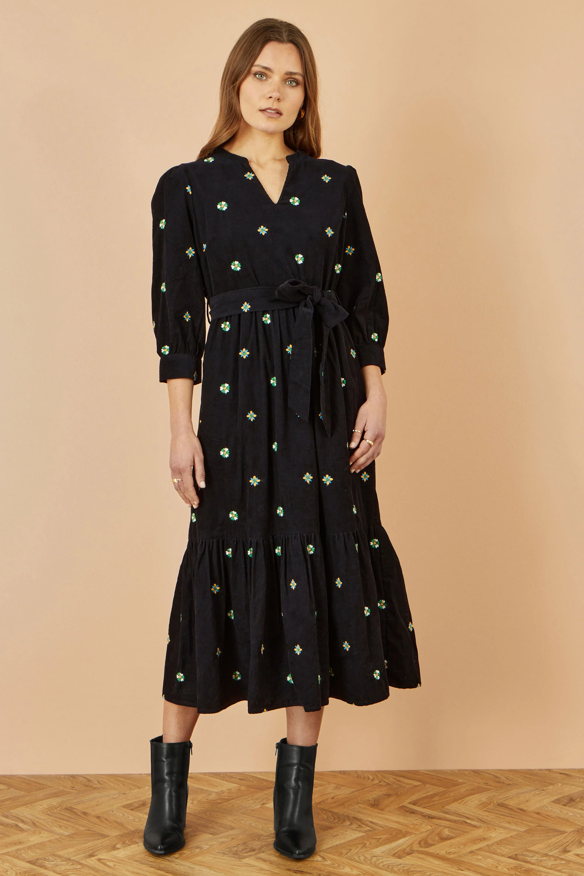 Yumi Black Flower Embroidery Midi Cord Dress - Image 3