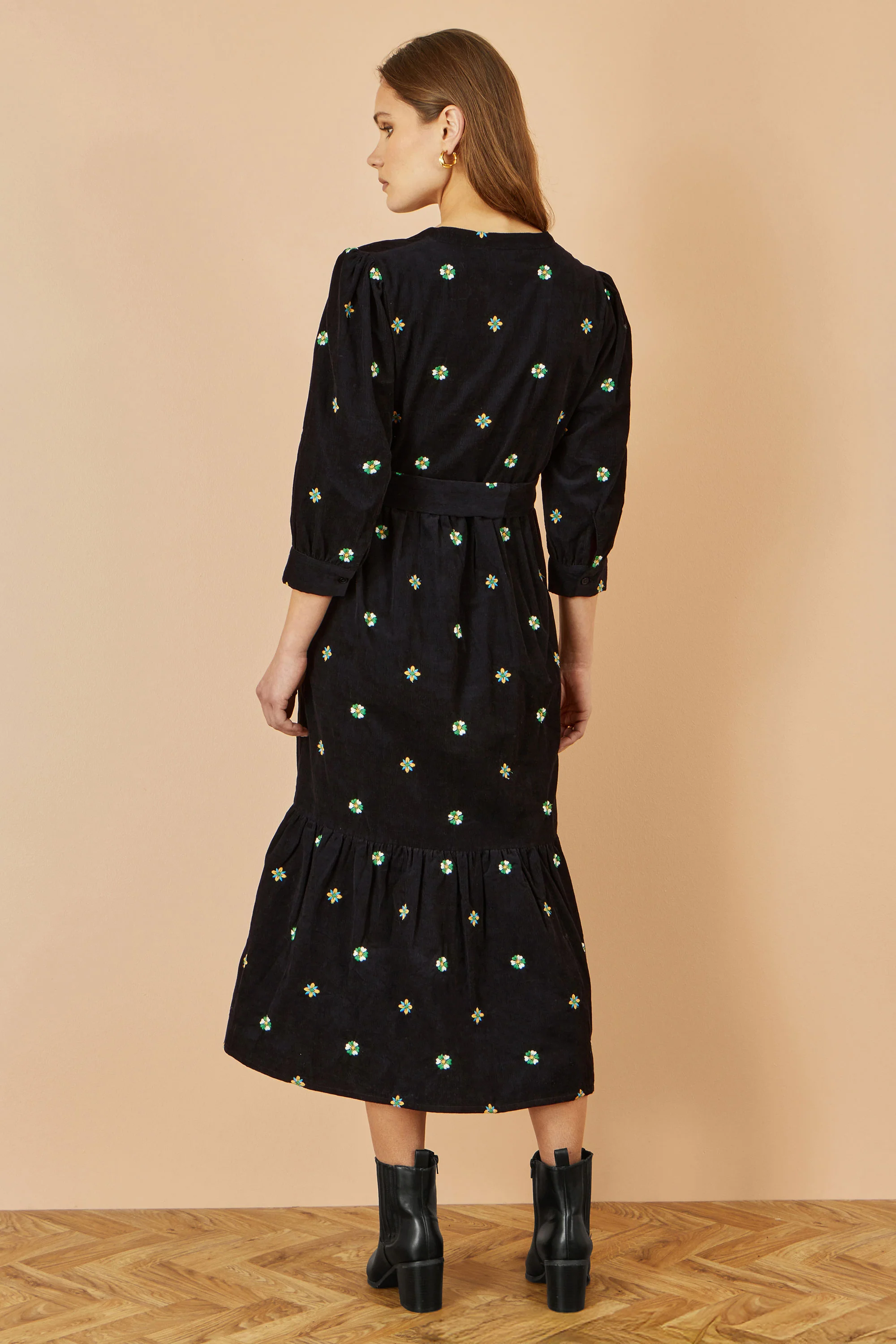 Yumi Black Flower Embroidery Midi Cord Dress - Image 4