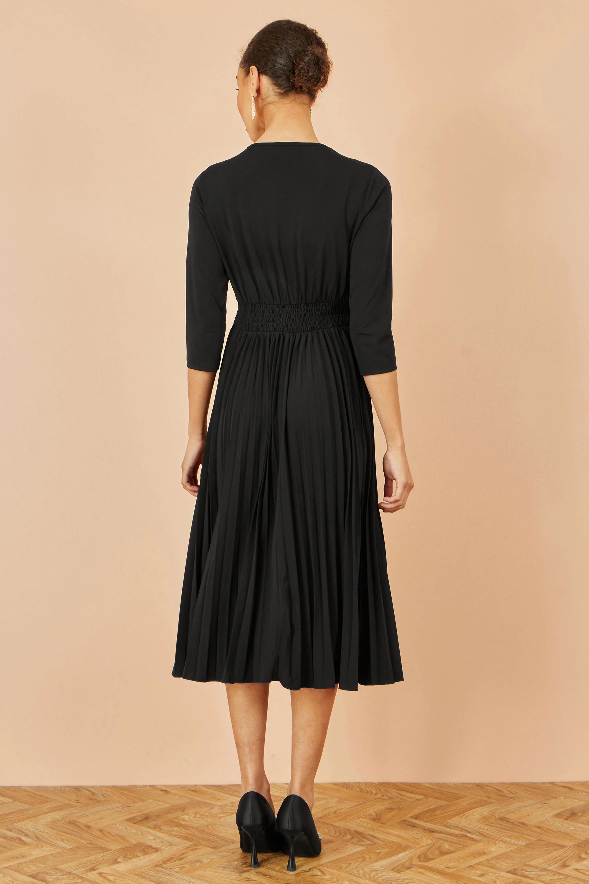 Yumi Black Jersey Knot Waist Pleated Midi Dress - Image 5