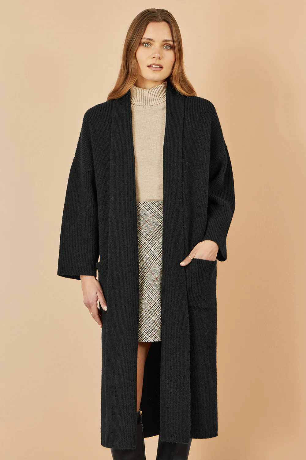 Yumi Black Knitted Maxi Cardigan With Pockets - Image 2