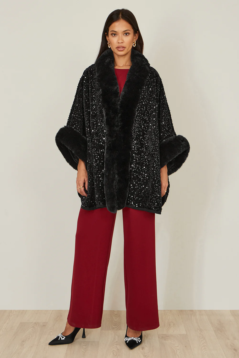 Yumi Black Sequin Cape with Faux Fur Trim and Lining - Image 2