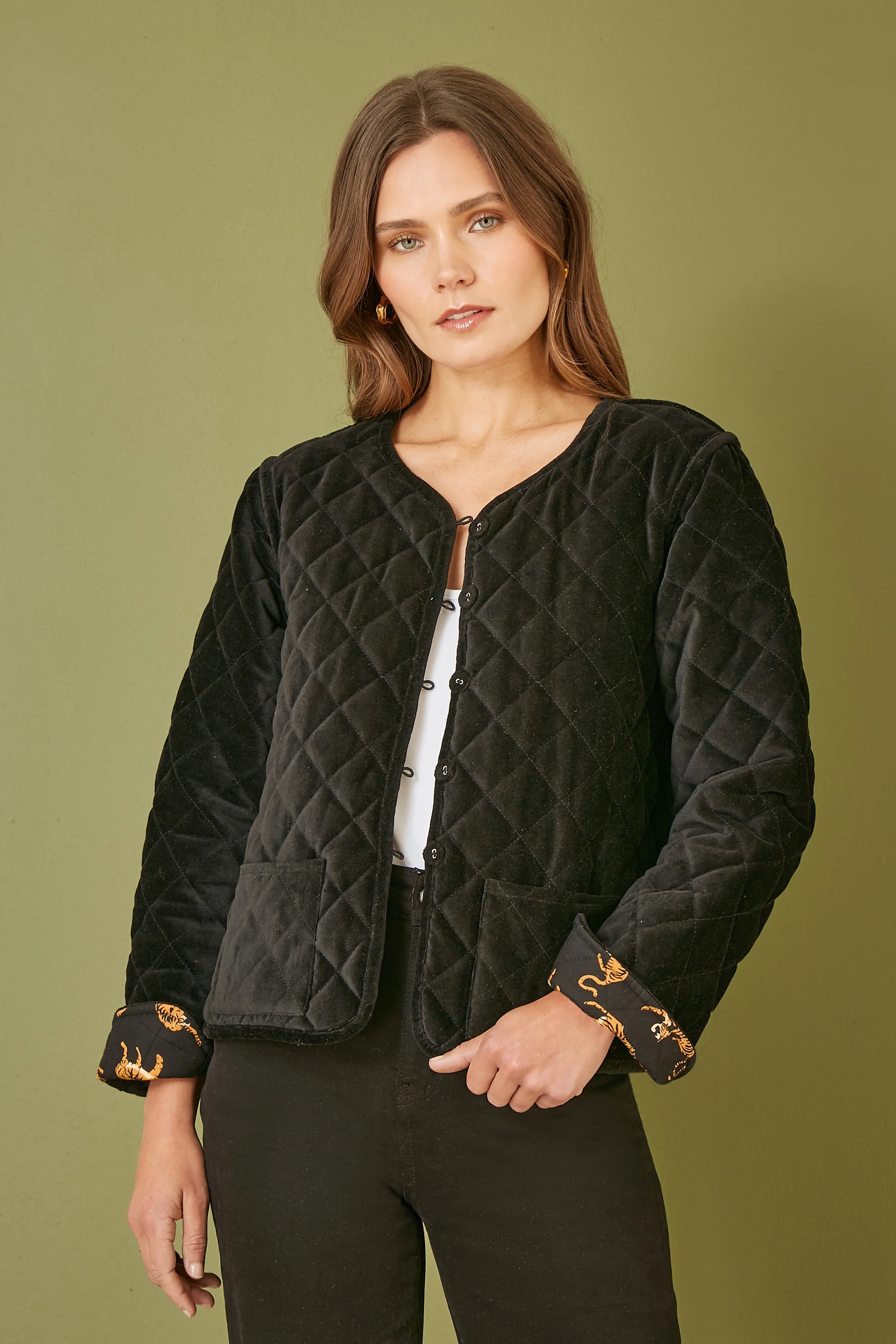 Yumi Black Velvet Quilted Jacket With Reversible Leopard Lining - Image 5