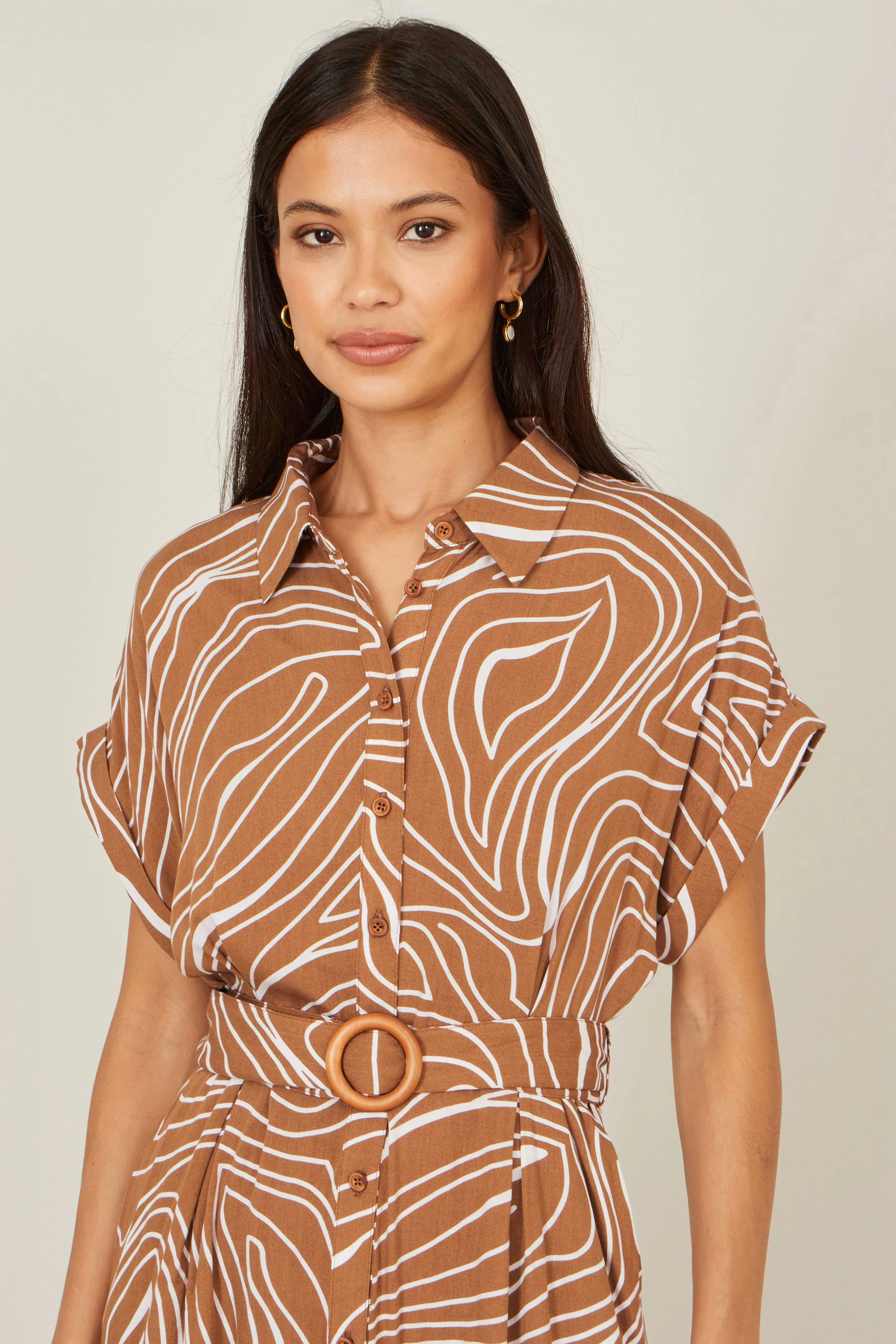 Yumi Brown Abstract Swirl Print Relaxed Midi Shirt Dress With Belt - Image 2