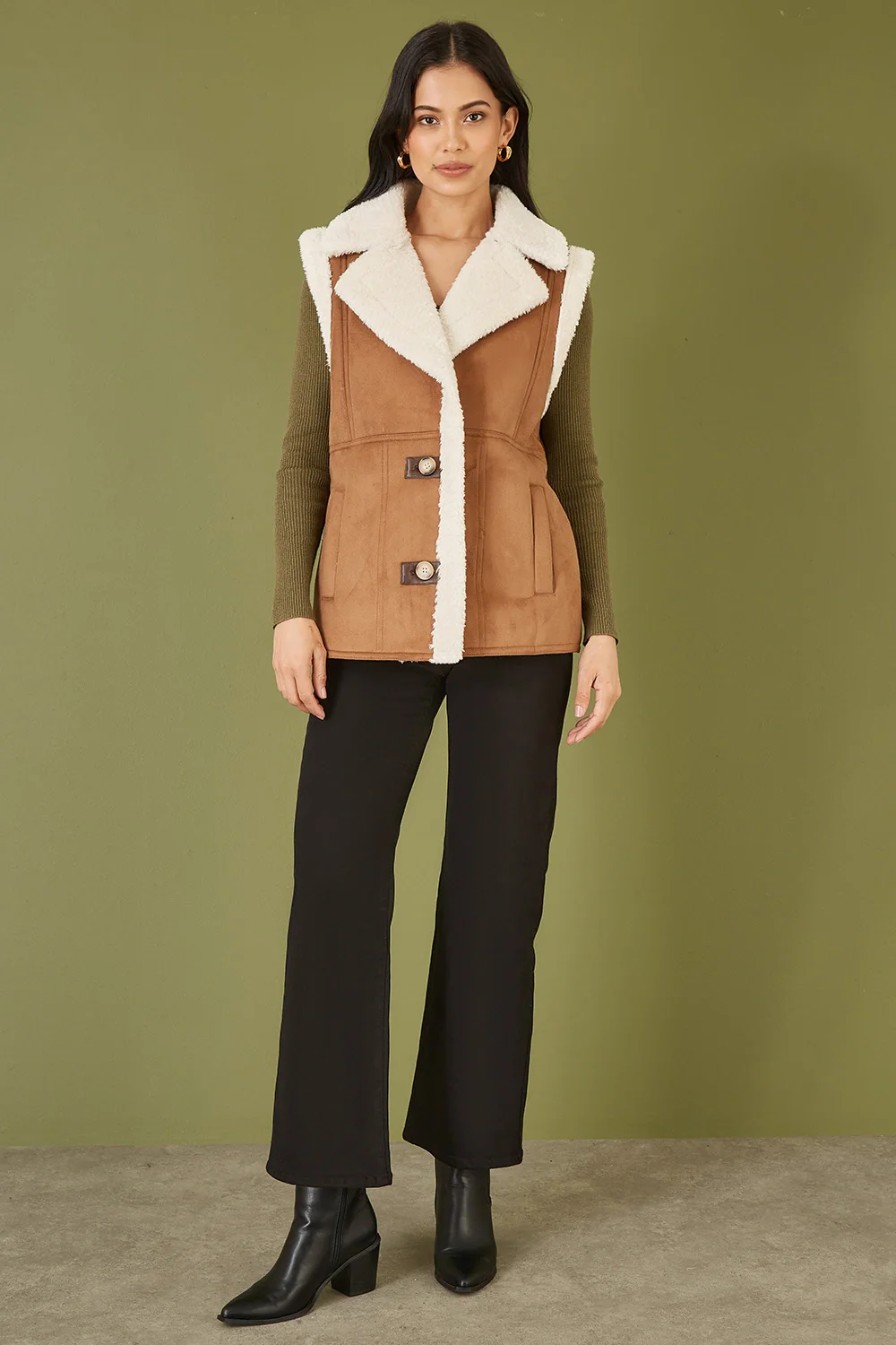 Yumi Brown Sherpa Style Button Up Gilet - Image 3