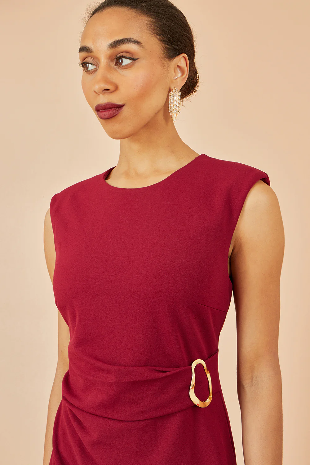 Yumi Burgundy Buckle Detail Ruched Dress - Image 6