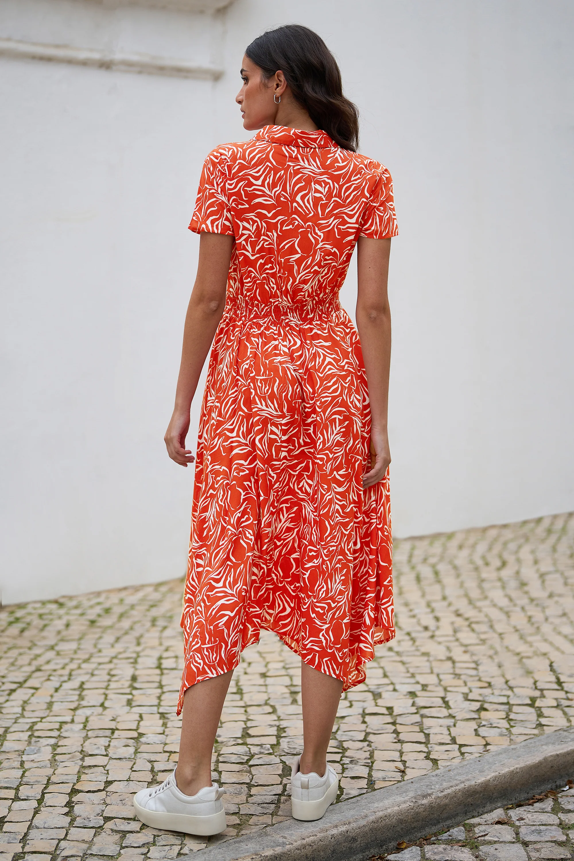 Yumi Coral Tropical Leaf print Midi Ruched Shirt Dress - Image 3