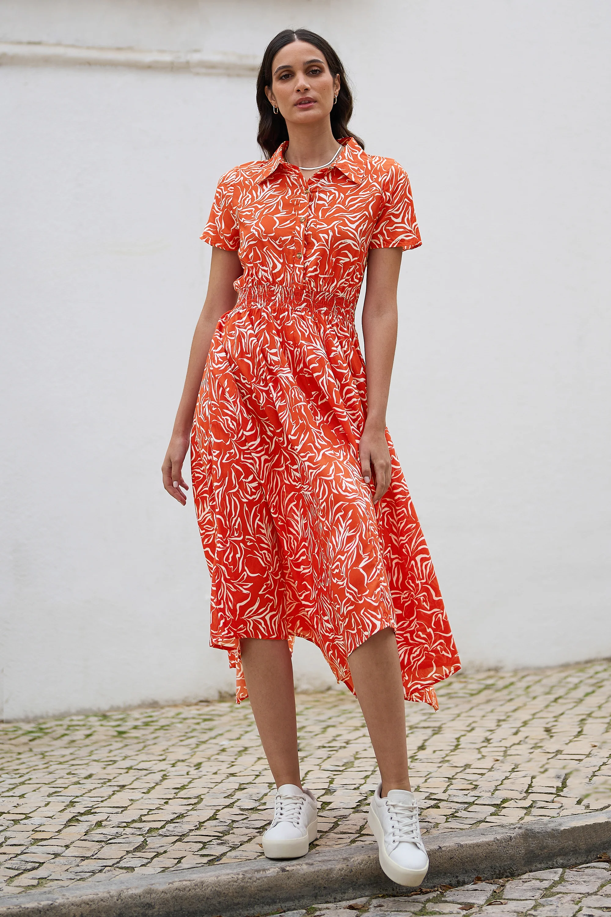 Yumi Coral Tropical Leaf print Midi Ruched Shirt Dress - Image 4