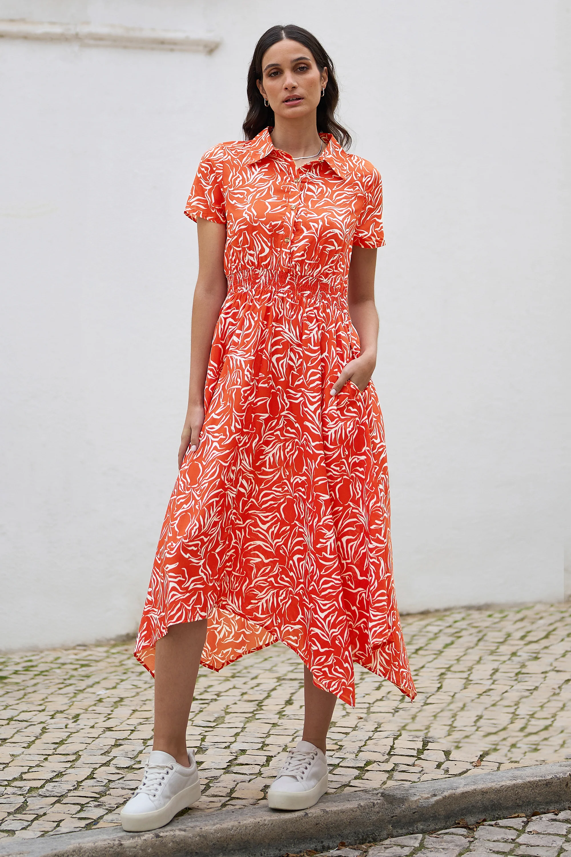 Yumi Coral Tropical Leaf print Midi Ruched Shirt Dress - Image 5