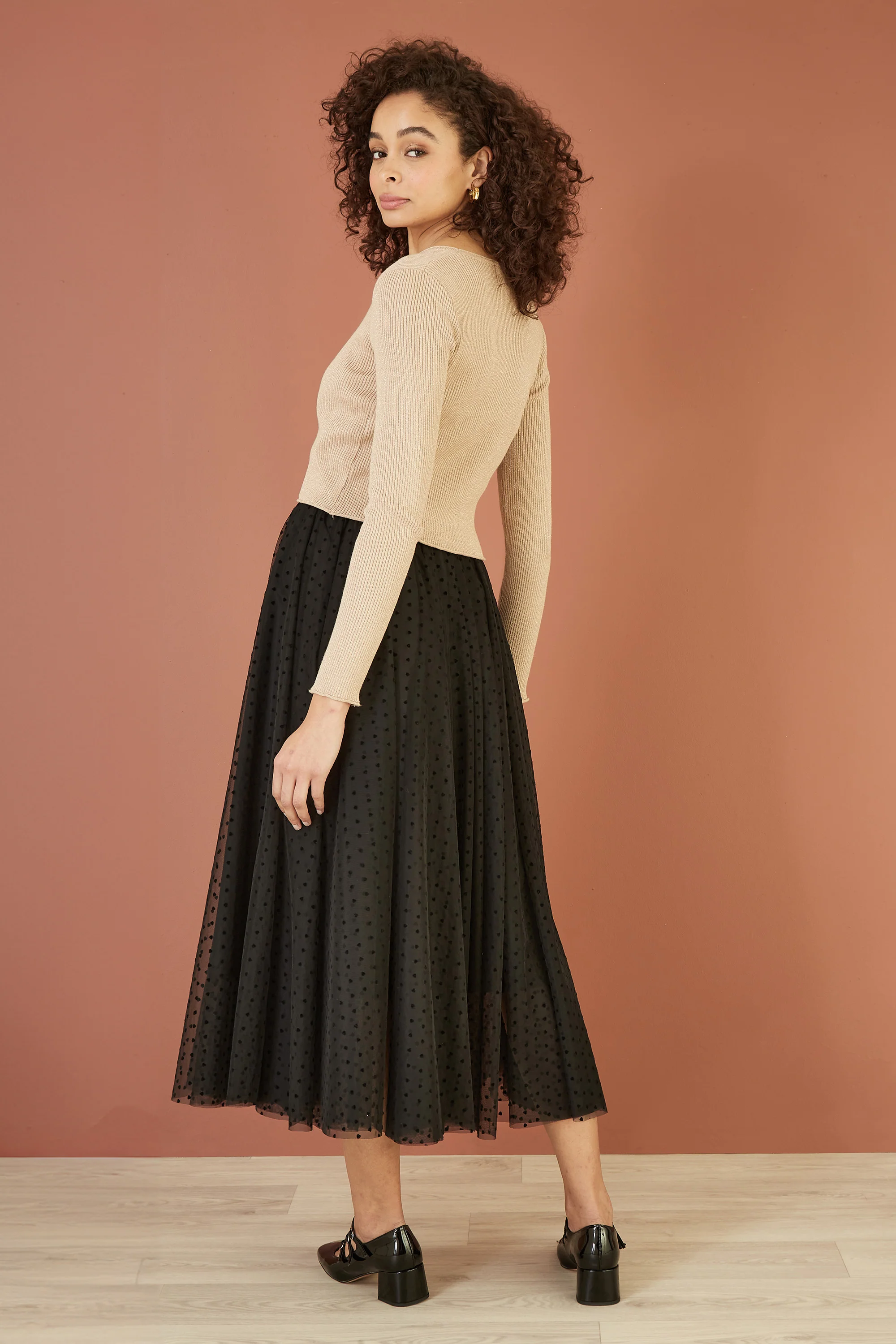 Yumi Gold Metallic Knitted Ribbed Tie Front Bolero - Image 4