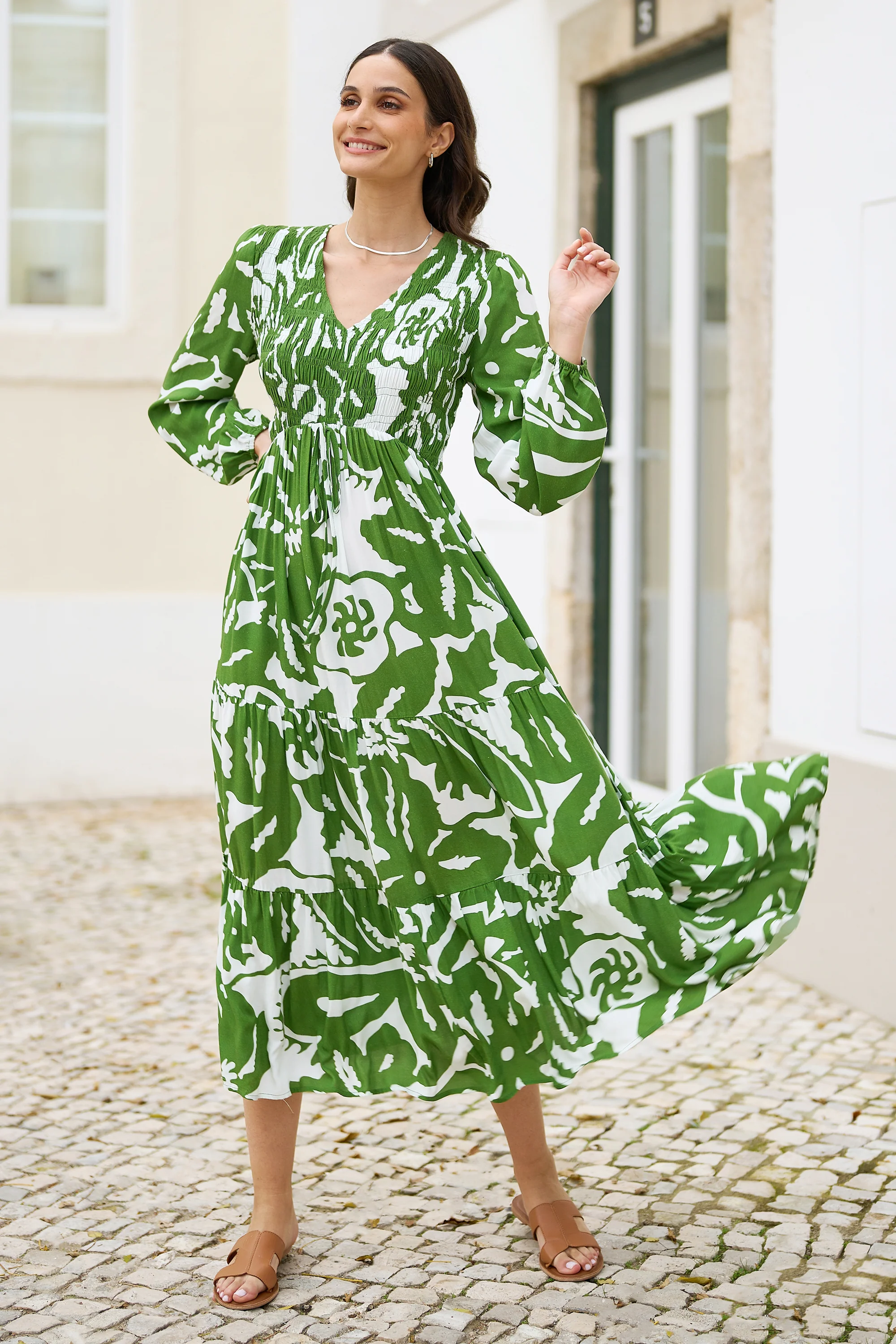 Yumi Green Abstract Print Ruched Midi Dress With Long Sleeves - Image 2