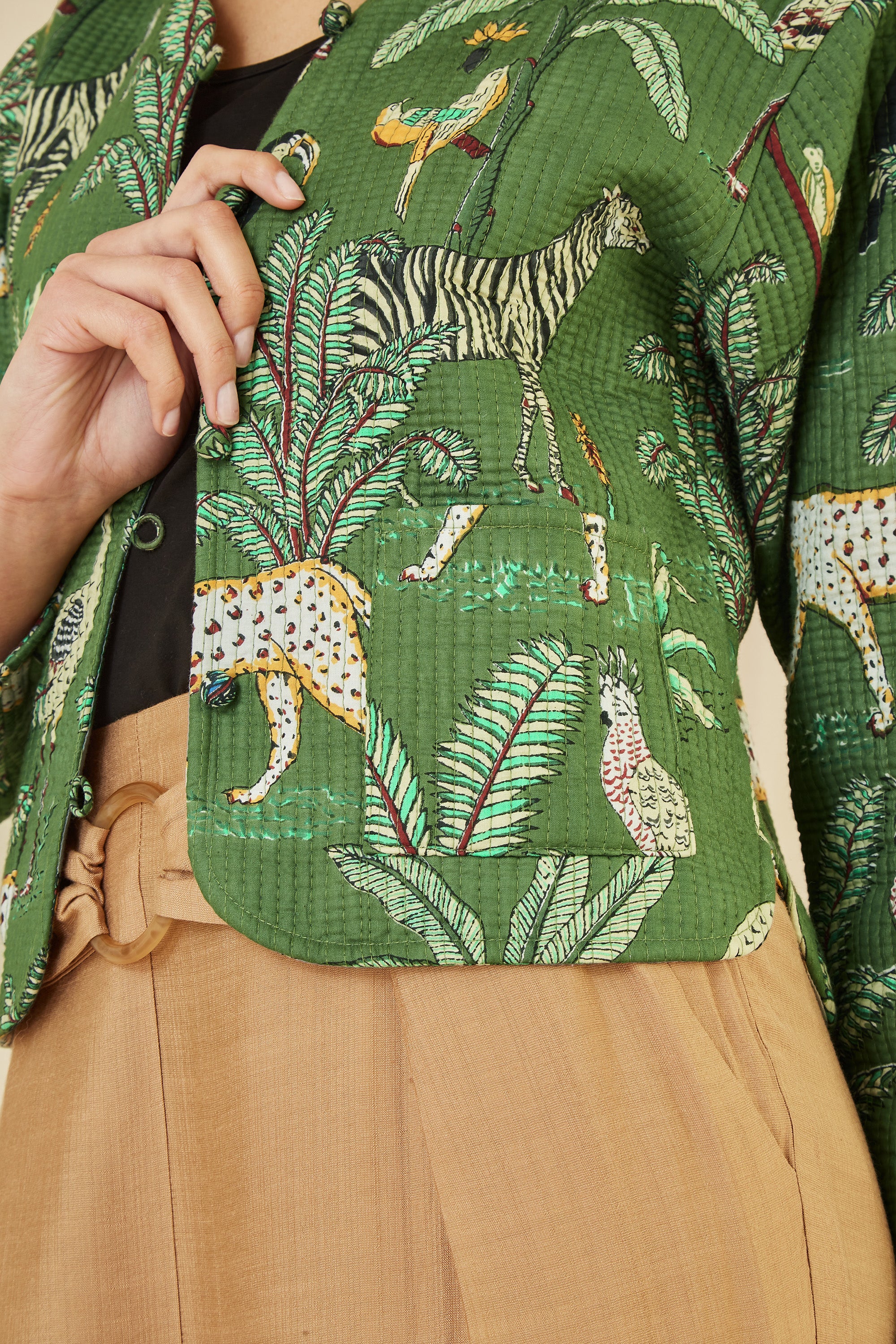 Yumi Green Animal Print Reversible Cotton Cropped Quilted Jacket - Image 3