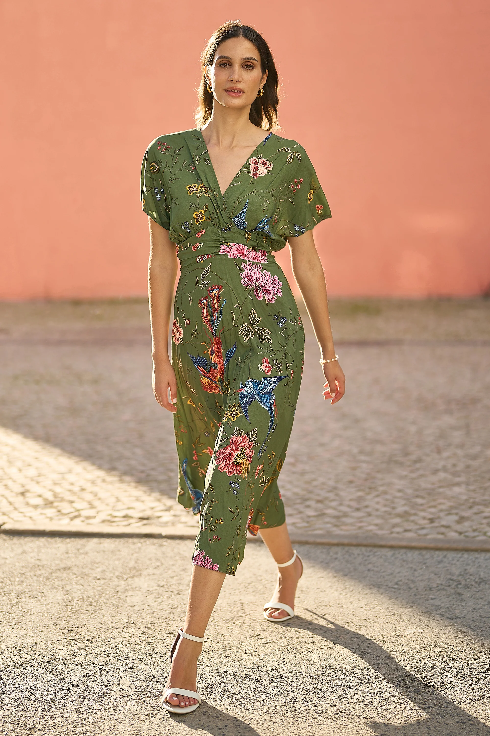 Yumi Green Bird and Floral Print Ruched Waist Kimono Midi Dress - Image 2