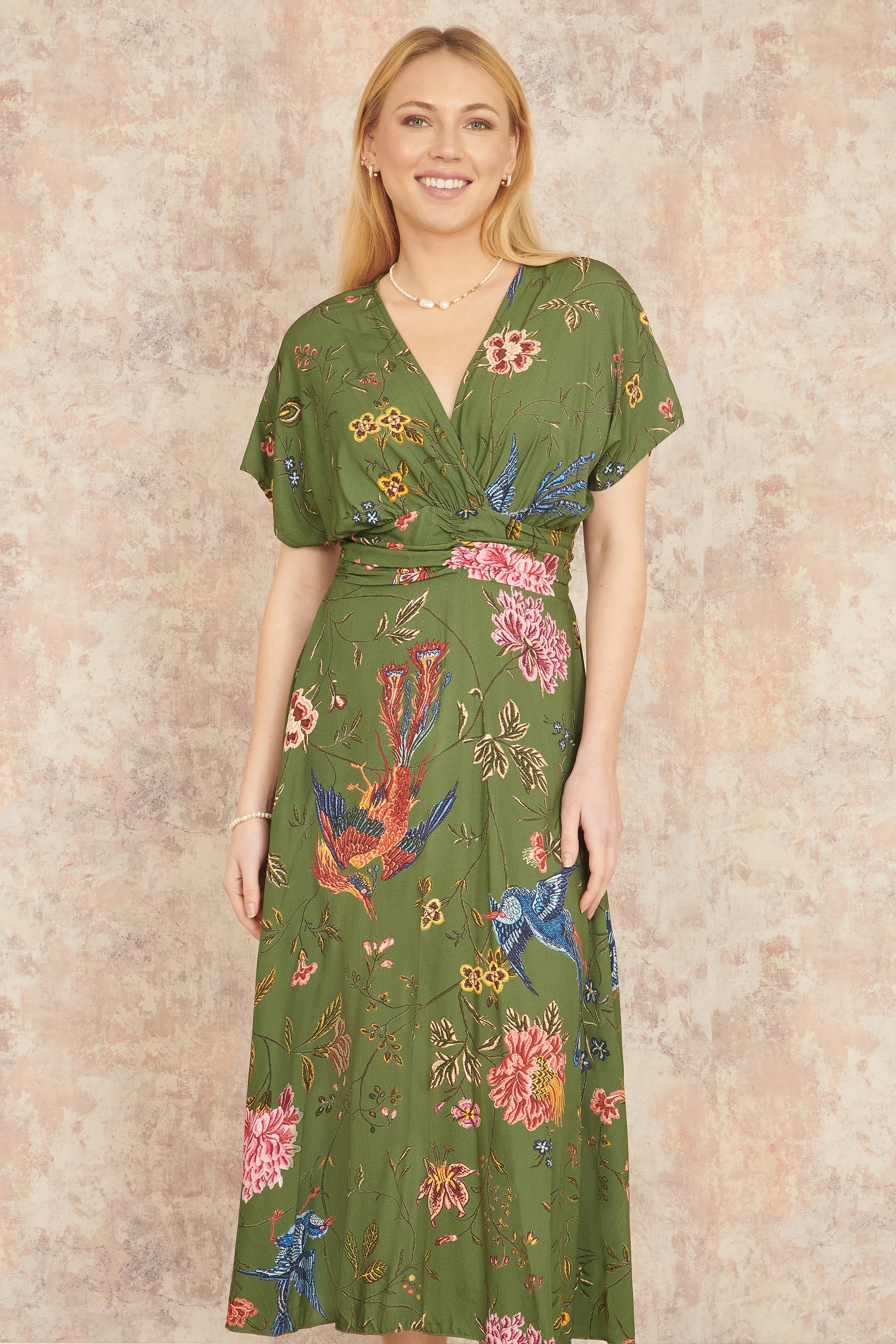 Yumi Green Bird and Floral Print Ruched Waist Kimono Midi Dress - Image 3