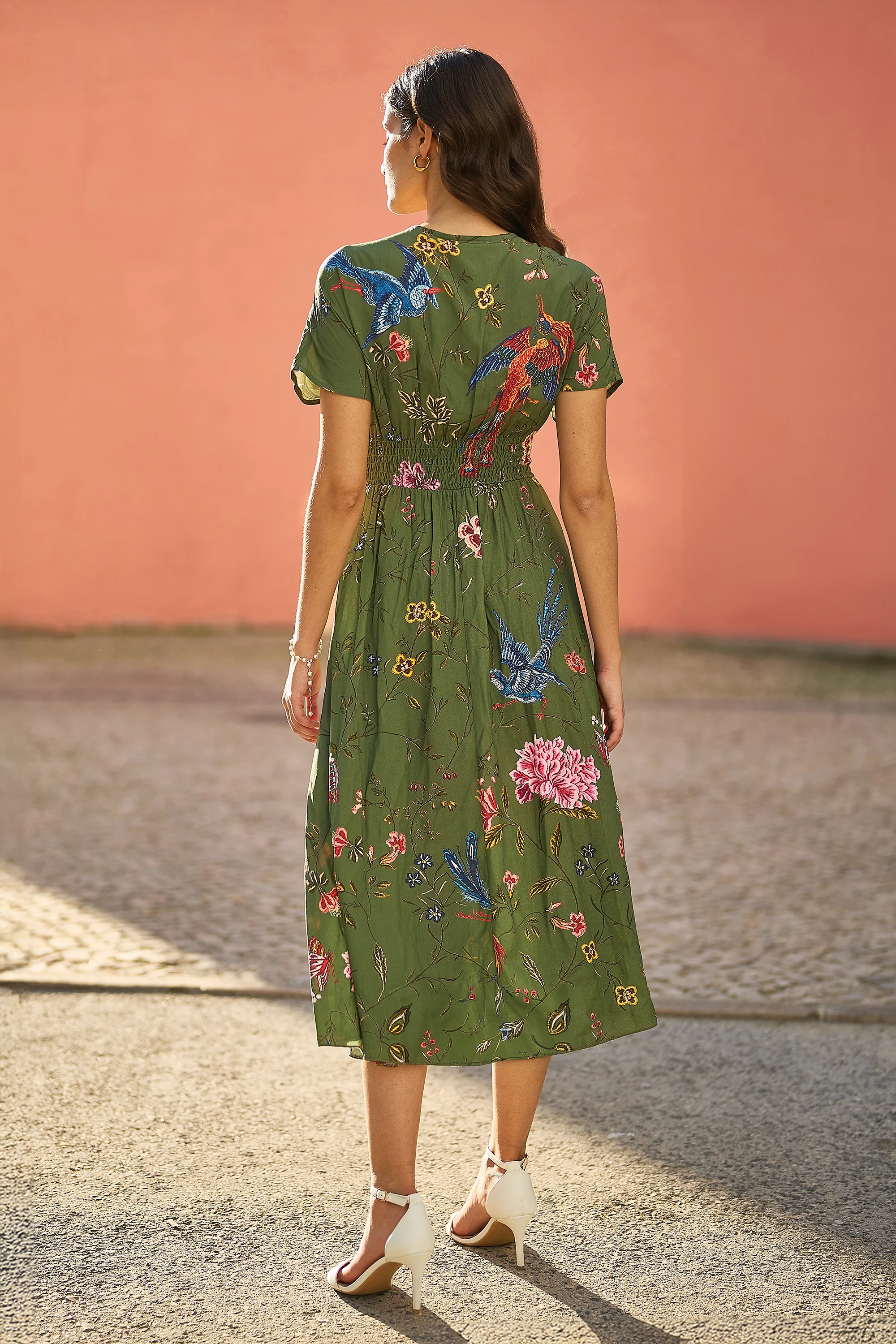 Yumi Green Bird and Floral Print Ruched Waist Kimono Midi Dress - Image 4