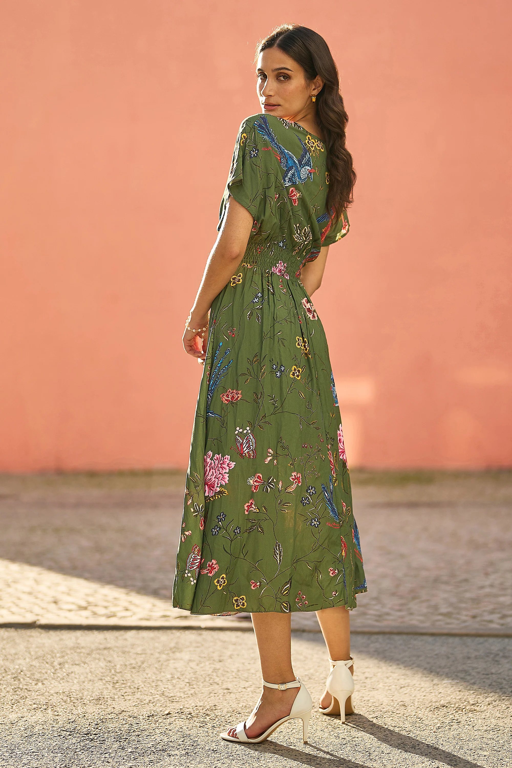 Yumi Green Bird and Floral Print Ruched Waist Kimono Midi Dress - Image 5
