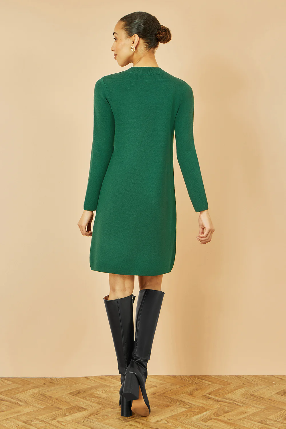Yumi Green Knitted Tunic Dress With Gold Hardware Details - Image 4