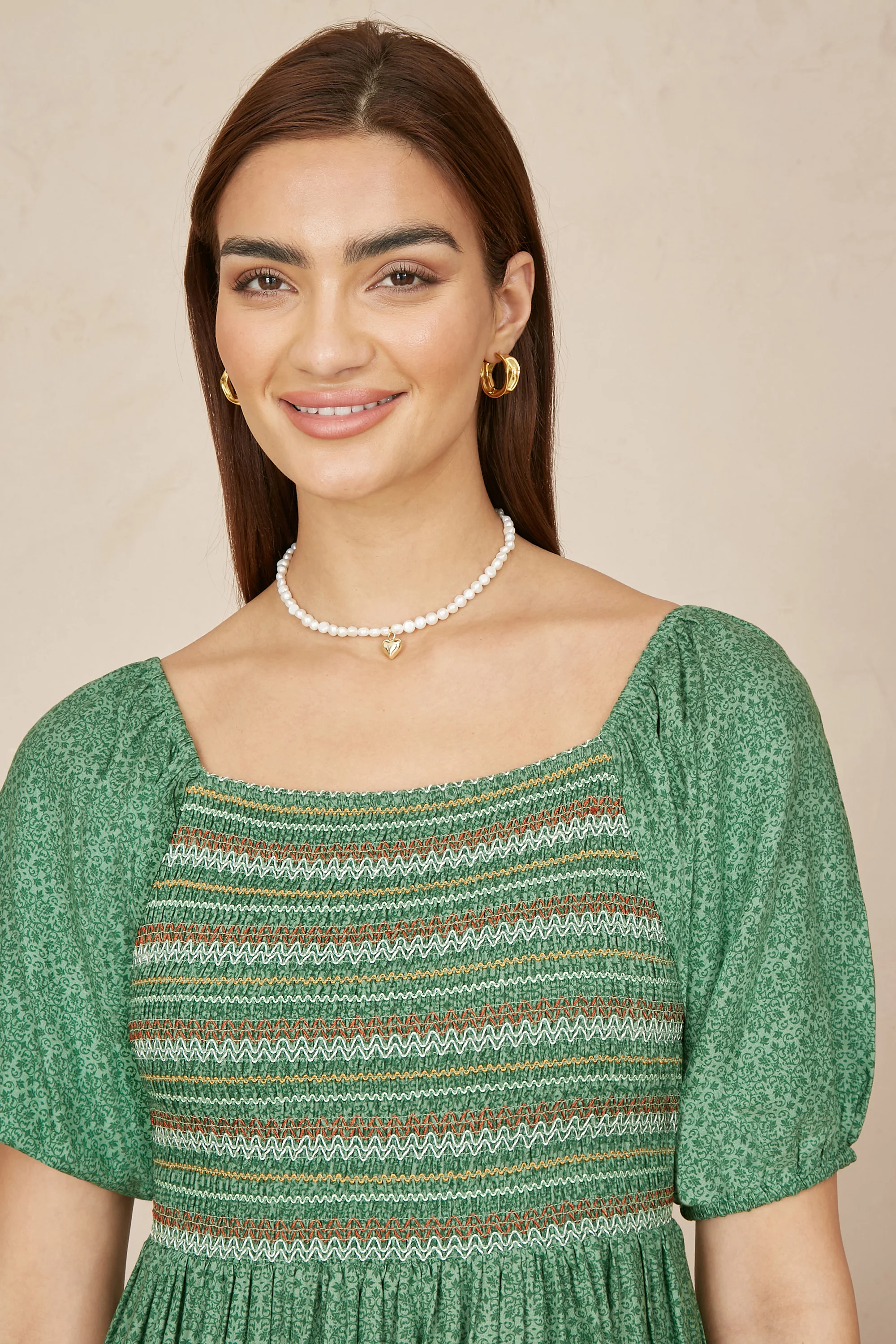 Yumi Green Ruched Leaf Print Maxi Dress With Puff Sleeves - Image 2