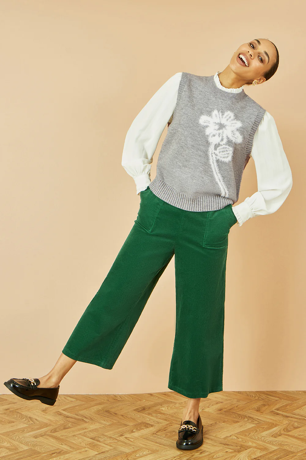 Yumi Grey Knitted Flower Sleeveless Jumper Vest - Image 3