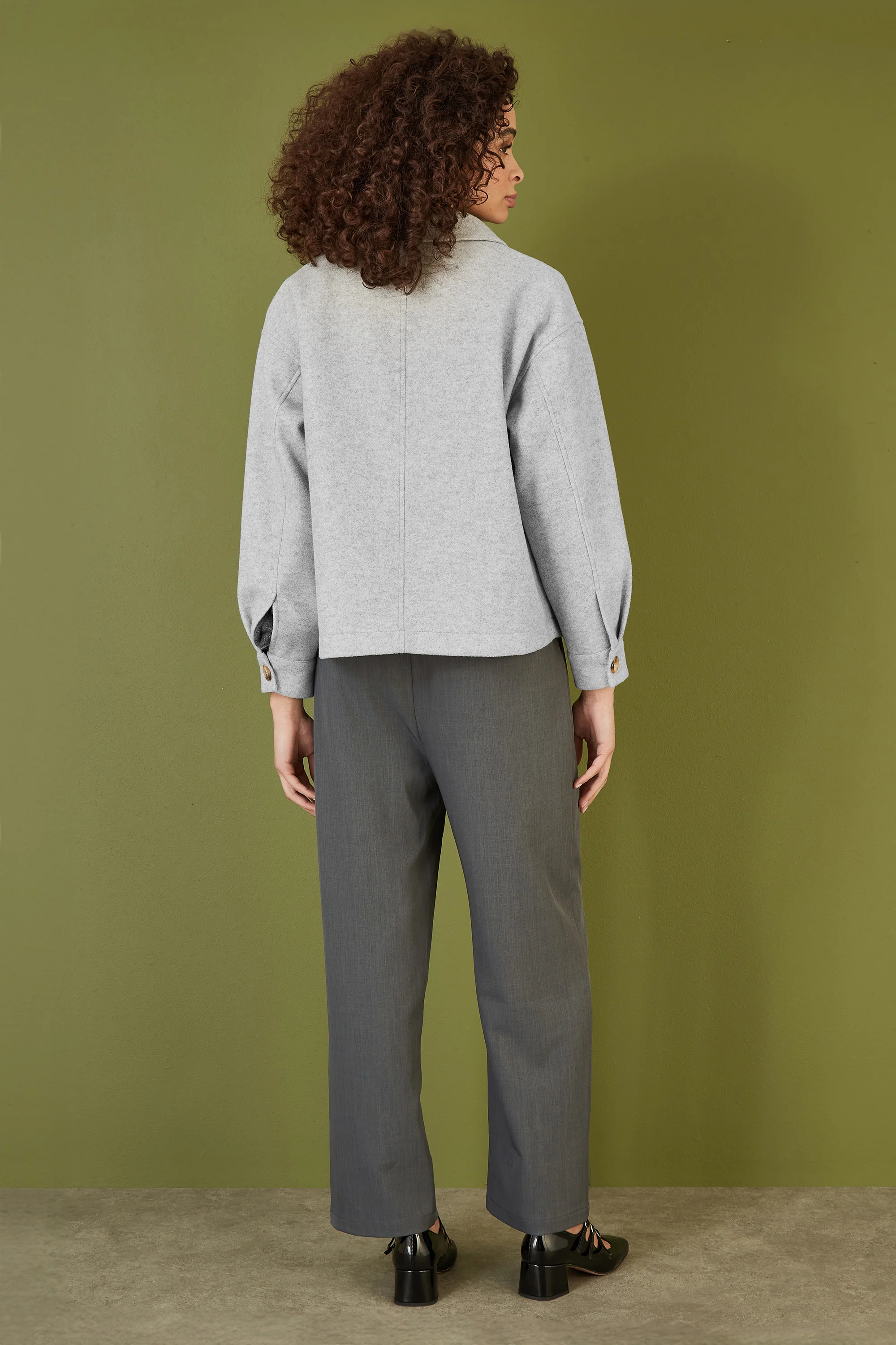Yumi Grey Woven Shacket With Oversize Pockets - Image 4