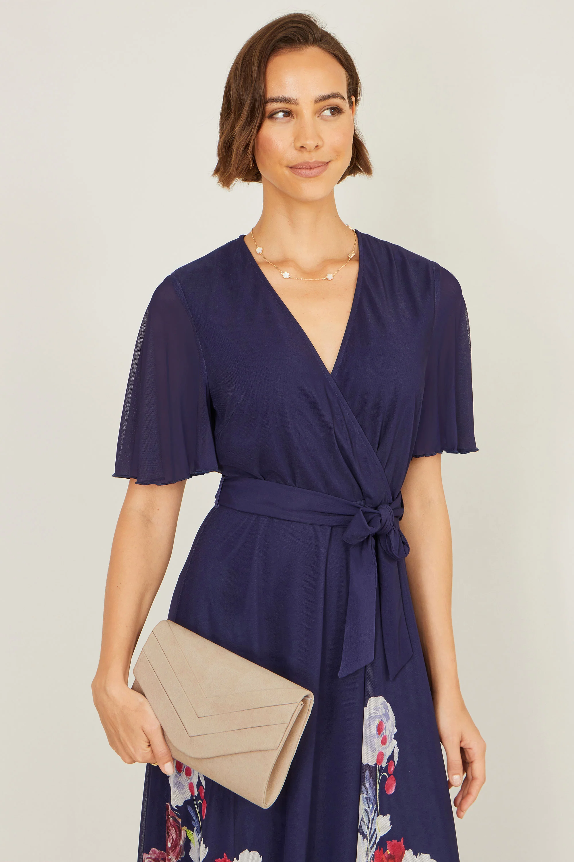 Yumi Ivory Shimmer Envelope Clutch Bag - Image 3