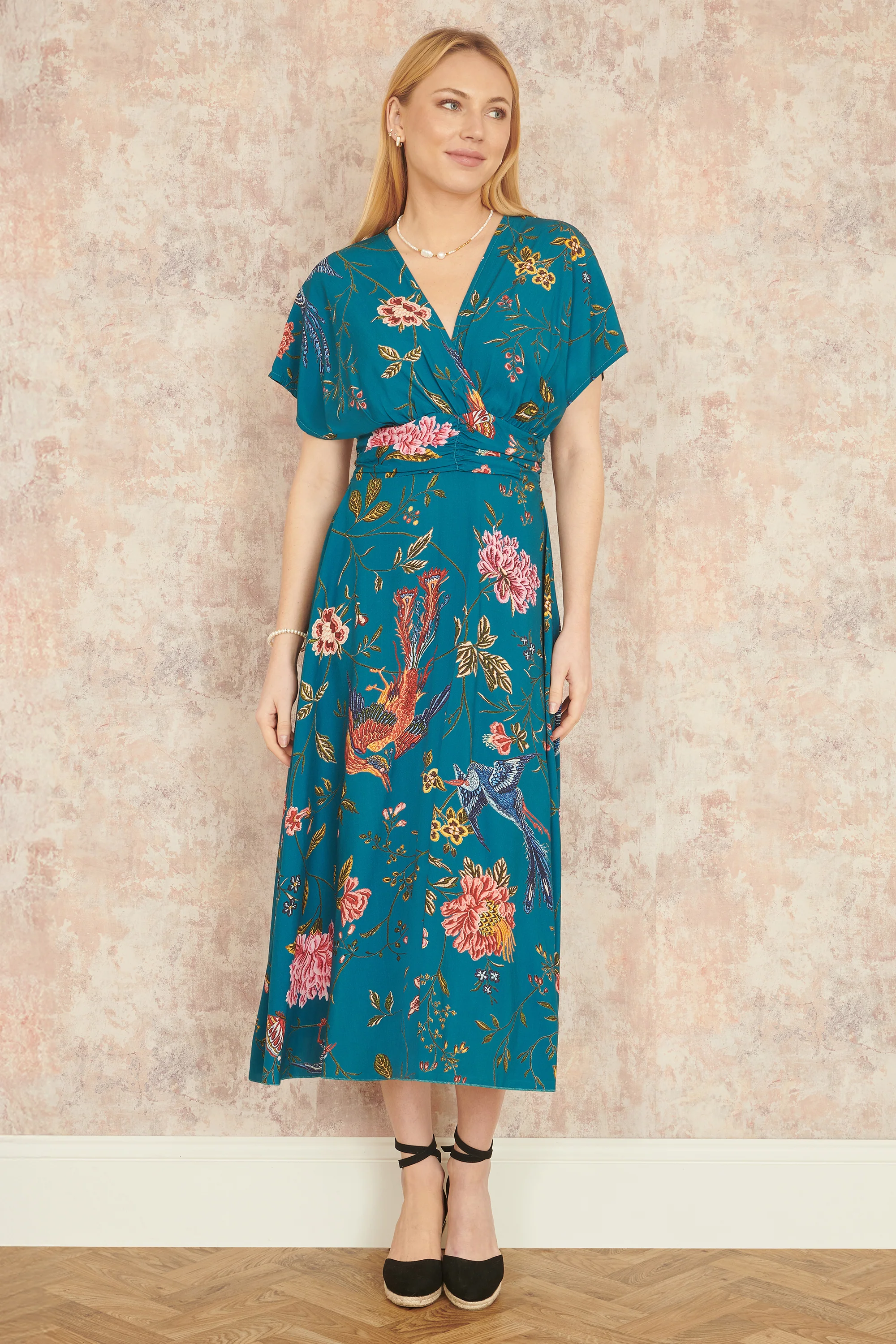 Yumi Teal Bird and Floral Print Ruched Waist Kimono Midi Dress - Image 4
