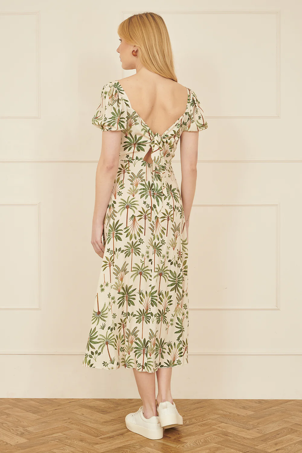 Yumi White Cotton Palm Print Ruched Midi Dress - Image 4