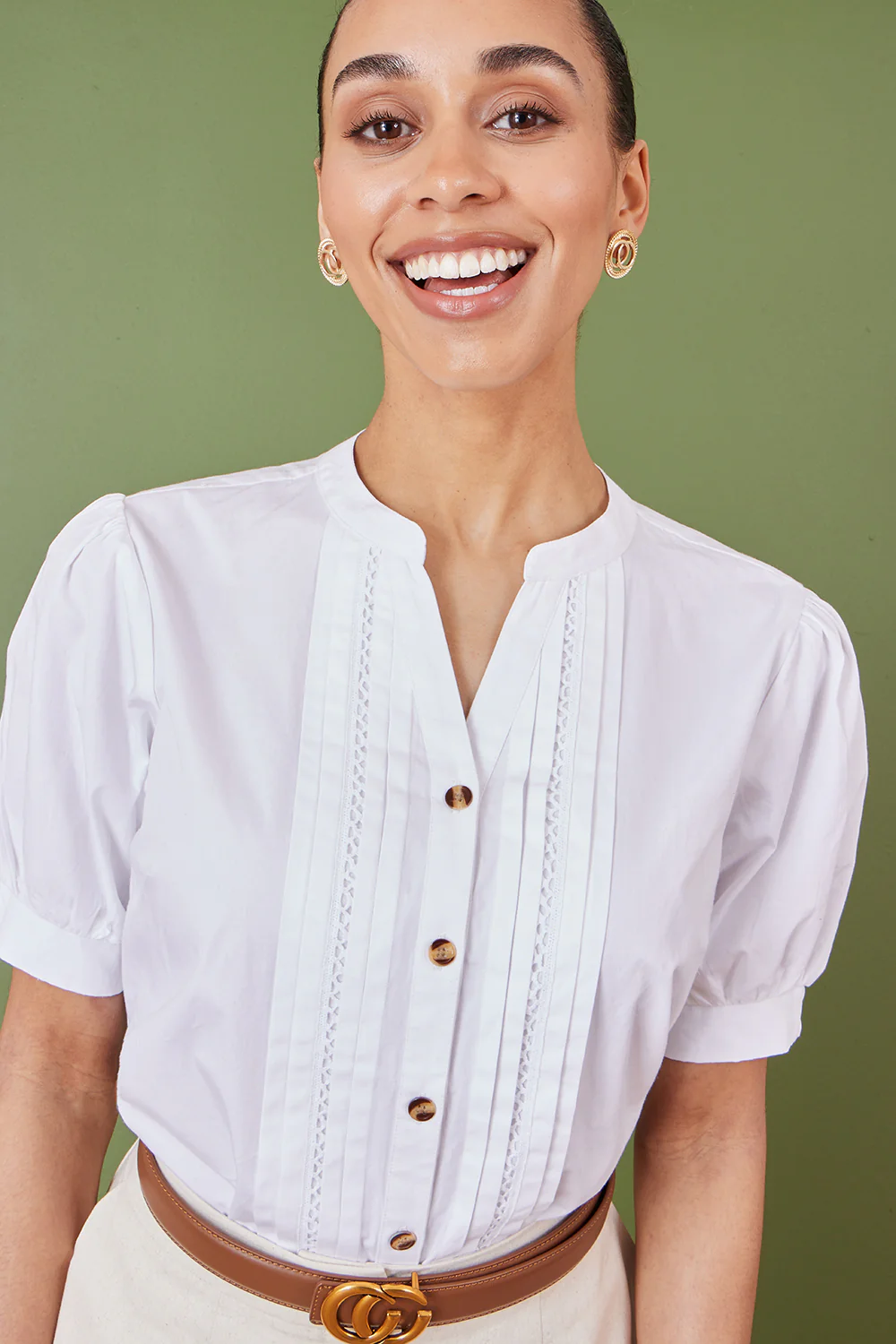 Yumi White Cotton Pleated short Sleeve Shirt - Image 3