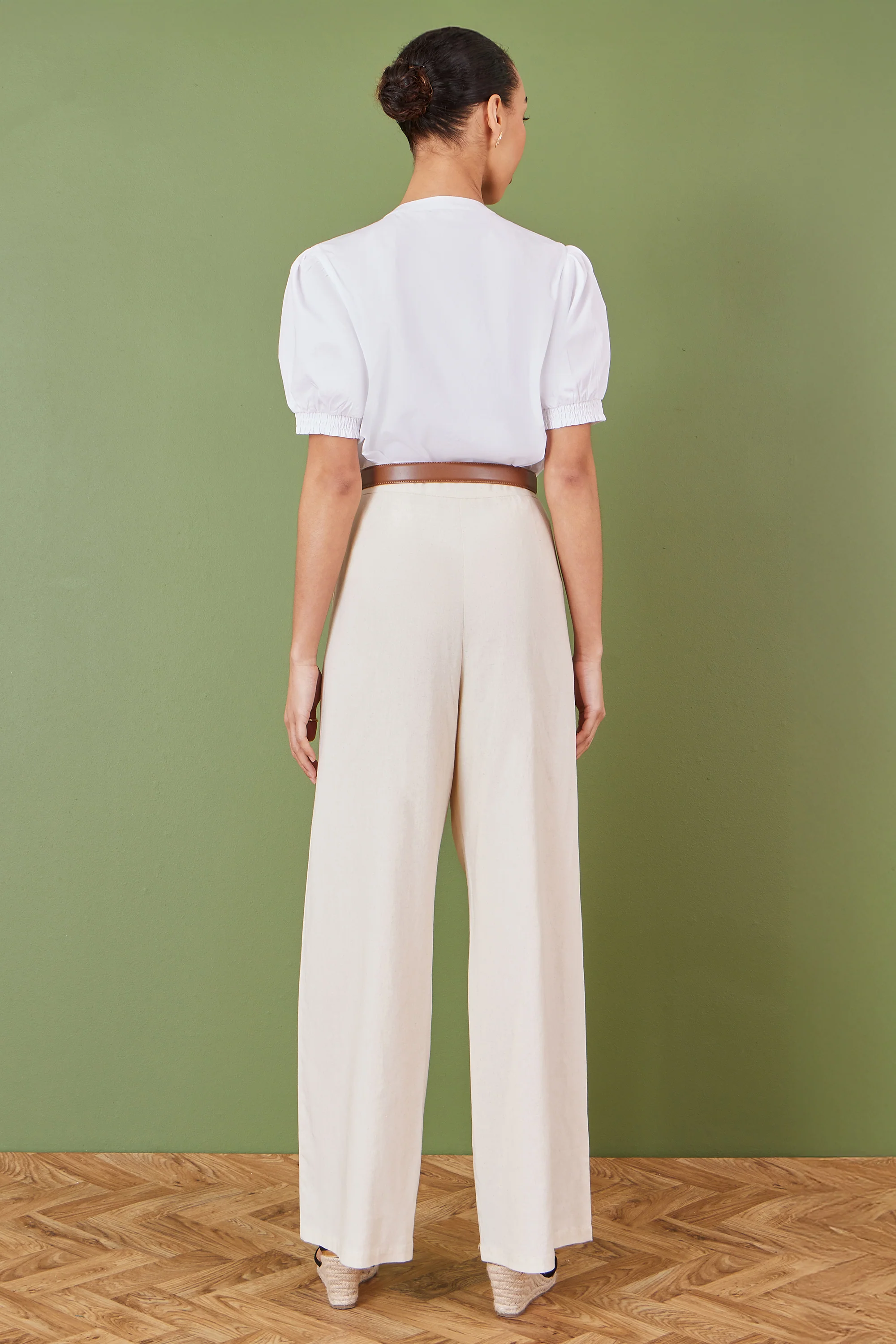 Yumi White Cotton Pleated short Sleeve Shirt - Image 4