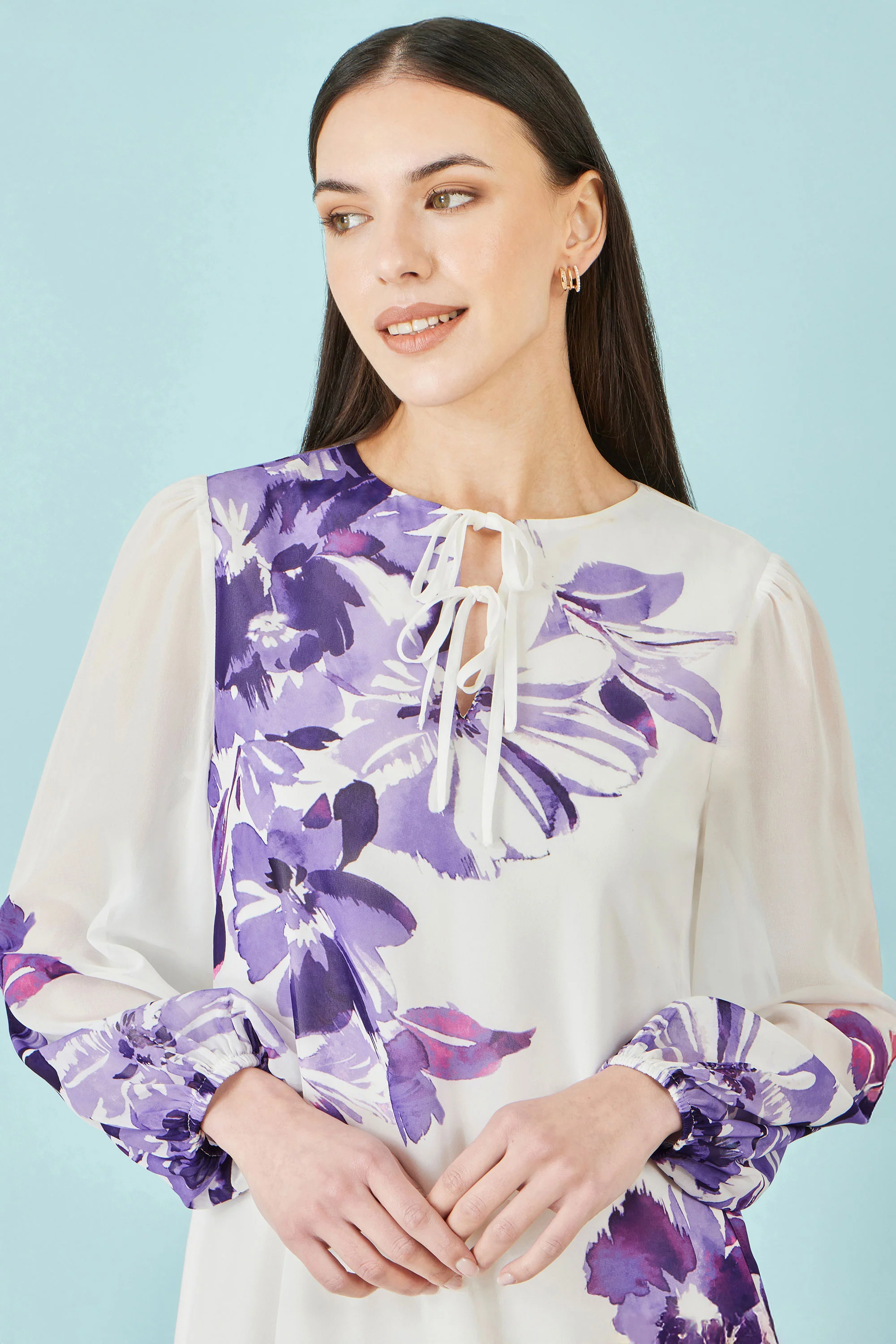 Yumi White Floral Placement Tunic With Keyhole Neckline - Image 2